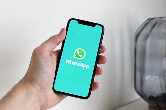 how to change whatsapp chat color